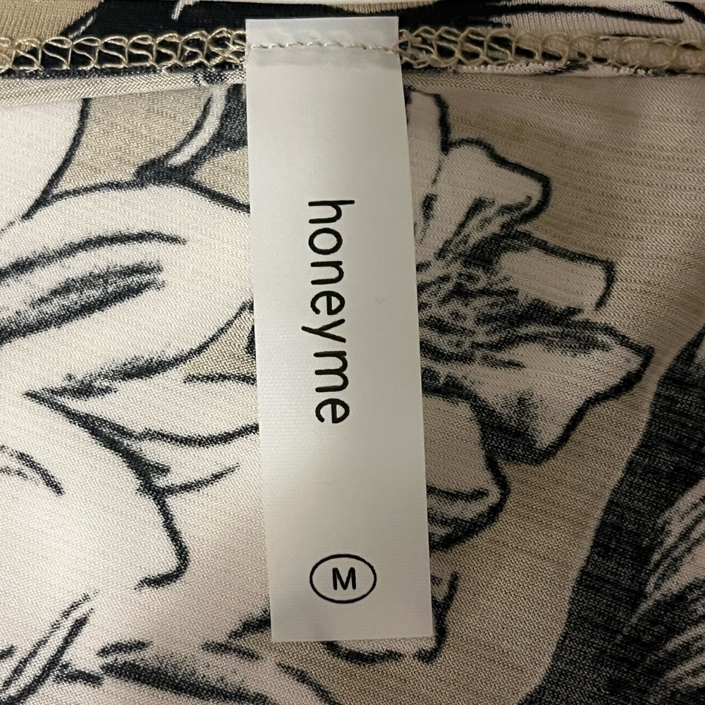 NWT Honeyme Tan, Black & White Floral Kimono Cardigan, size Medium - Picture 8 of 12